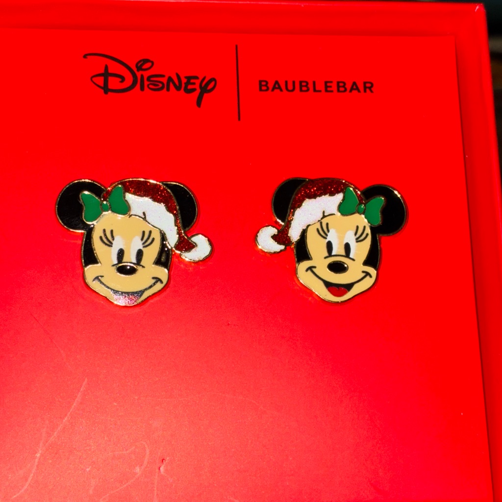 Disney Christmas Holiday Party Santa Hat Wearing Minnie Mouse Earrings New Nwt 30$